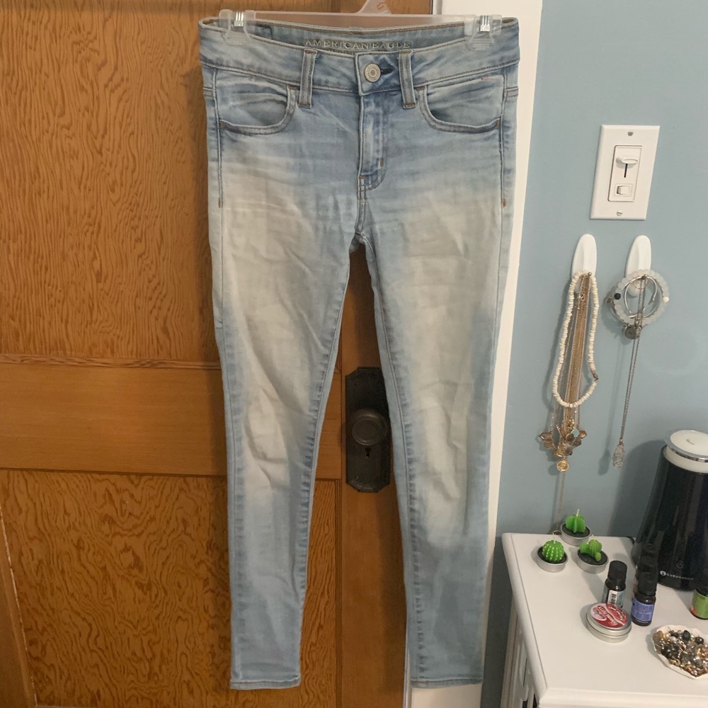 light wash american eagle jeans